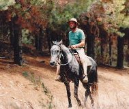 9. Searle on Shinda at Batlow c. 1983 (photo by Brigitte Heyer)